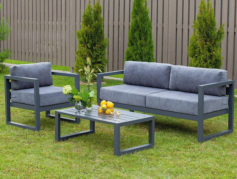 Вуличні та садові меблі з металу