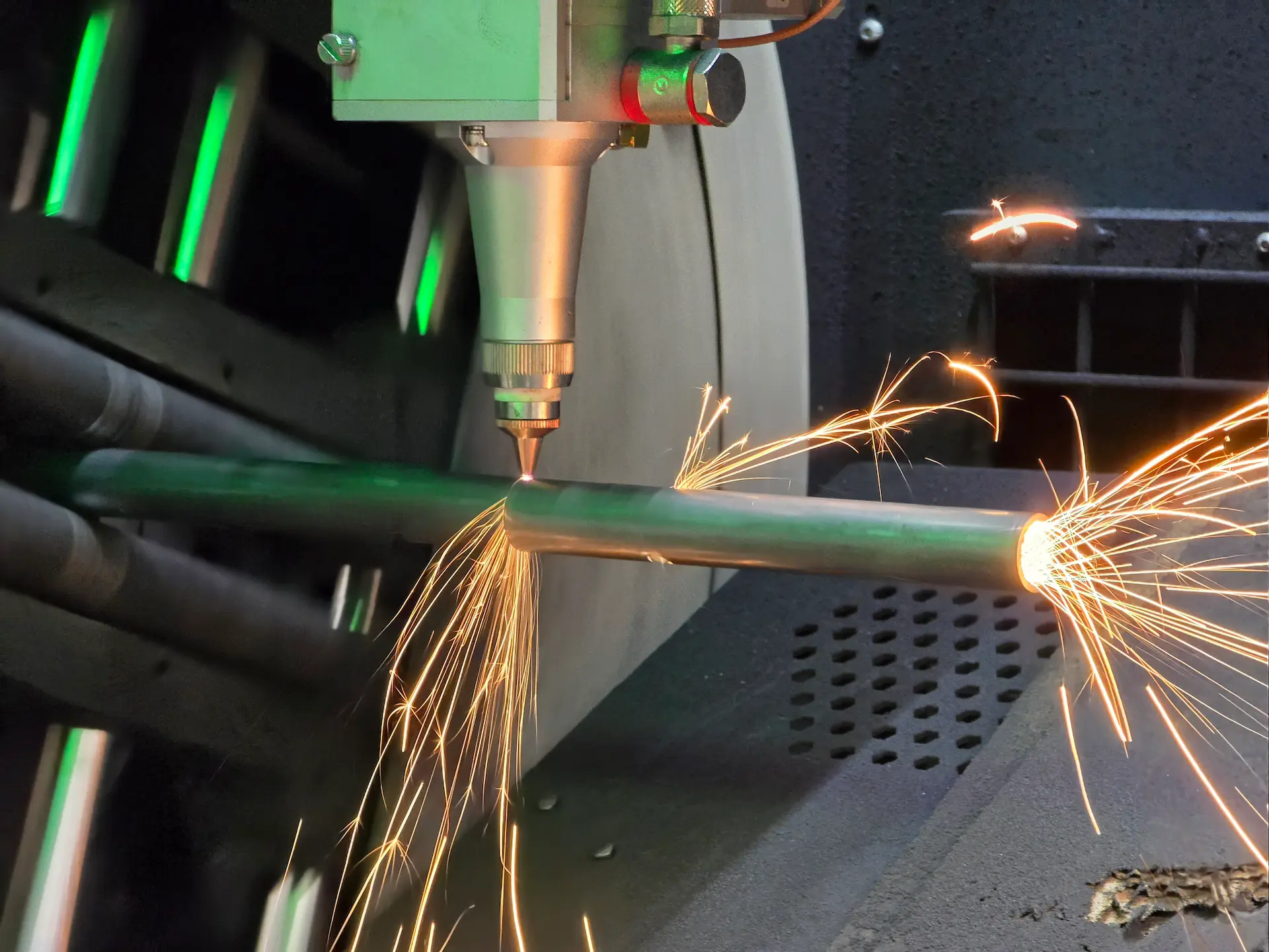 Лазерна порізка труб та профілів